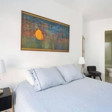 Modern Seafront Flat With A Private Garage Apartment *