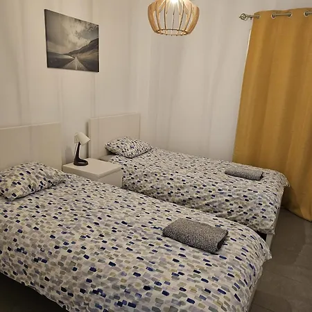 Modern Seafront Flat With A Private Garage 公寓 *