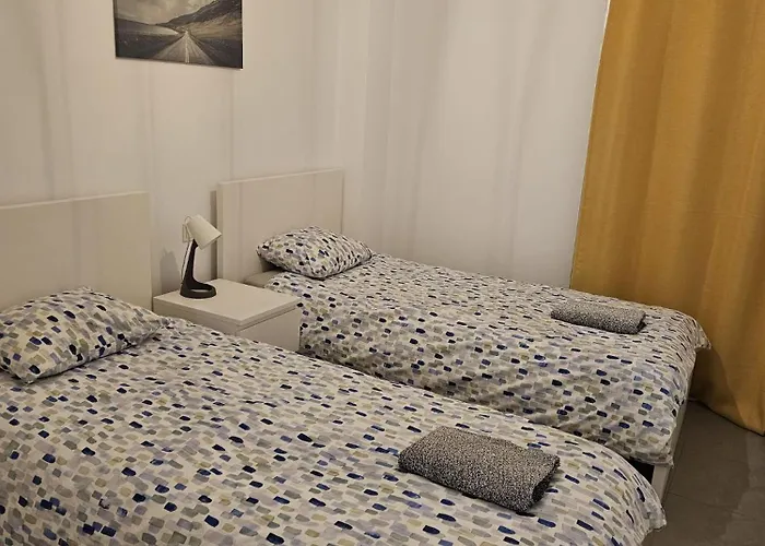 Modern Seafront Flat With A Private Garage Apartmán *