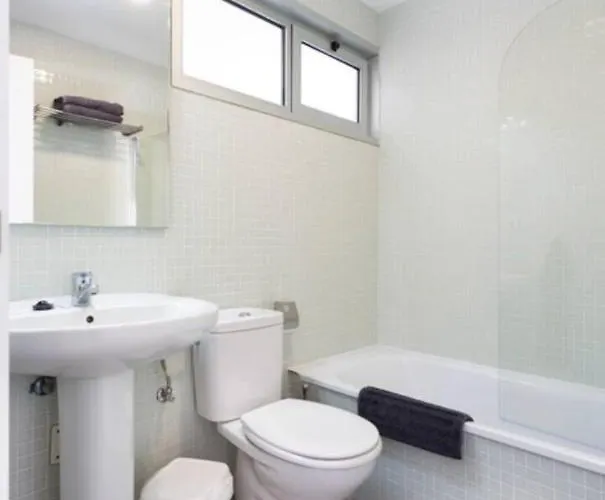 Modern Seafront Flat With A Private Garage *